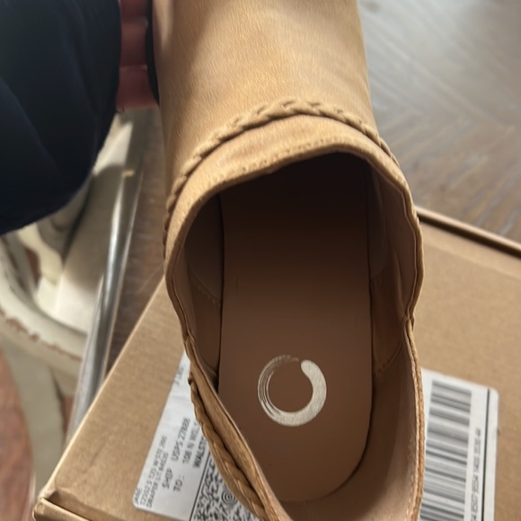 Women shoes size 9. New in box - Picture 2 of 4